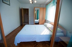 Luka - Free Parking - A2