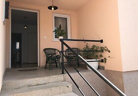 Franny - Comfortable - H