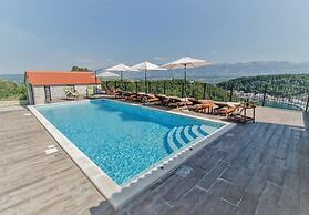 Luce - Pool and View - A1