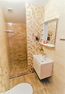 Luce - Pool and View - A1