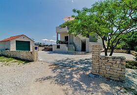 Luce - Pool and View - A1