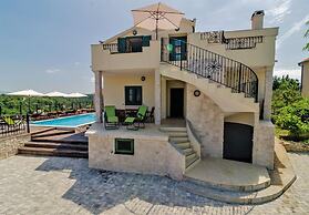 Luce - Pool and View - A1