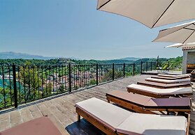 Luce - Pool and View - A1