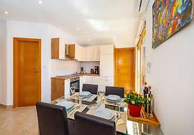 Luce - Pool and View - A1