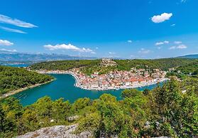 Luce - Pool and View - A1