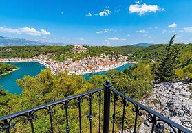 Luce - Pool and View - A1