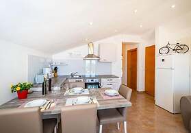 Luce - Pool and View - A1