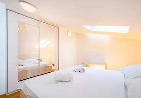 Luce - Pool and View - A1