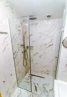 Luce - Pool and View - A1