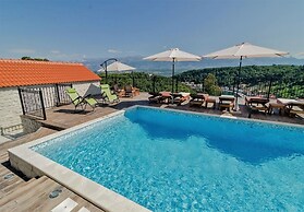 Luce - Pool and View - A1