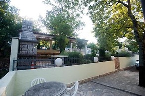 Luka - Free Parking - A4