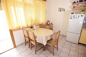 Zara - Short Walk to the Center - A1