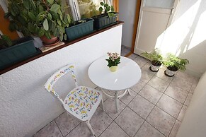 Zara - Short Walk to the Center - A1