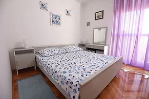 Zara - Short Walk to the Center - A1