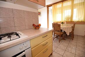 Zara - Short Walk to the Center - A1