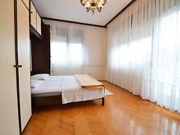Ruža - Comfortable 2 Bedrooms Apartment - A1