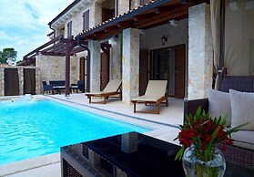 Berna - Pool House - H