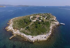 Mari - Whole Island for you - H