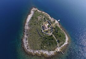 Mari - Whole Island for you - H