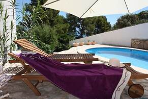 Niko - With Pool - A2