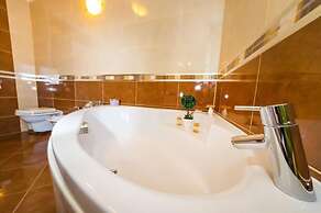 Luxury Villa With Pool - H