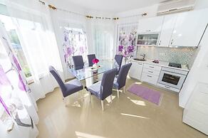 Luxury Villa With Pool - H