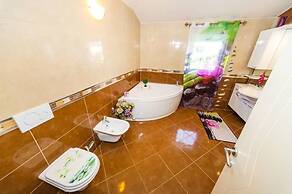 Luxury Villa With Pool - H