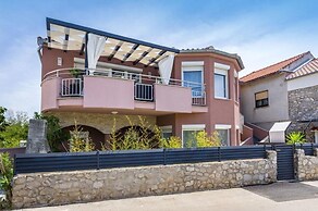 Luxury Villa With Pool - H