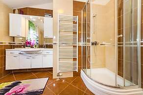 Luxury Villa With Pool - H