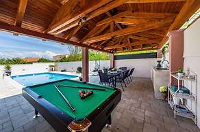 Luxury Villa With Pool - H