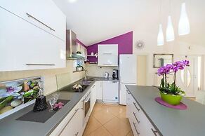 Luxury Villa With Pool - H