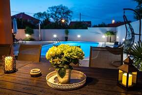 Luxury Villa With Pool - H