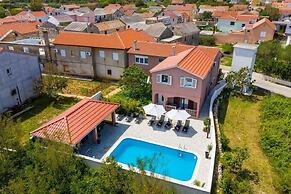 Luxury Villa With Pool - H