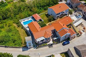 Luxury Villa With Pool - H