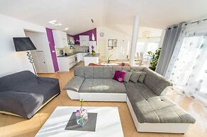 Luxury Villa With Pool - H