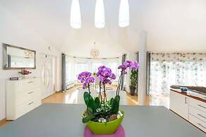 Luxury Villa With Pool - H