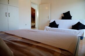 Mira - Apartment With 2 Parking Places - A1