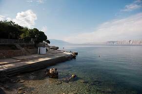 Luka - Free Parking - A1