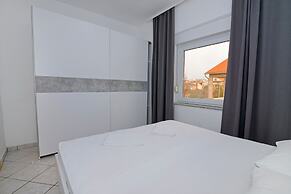 Zora - Garden Terrace and Grill - A5