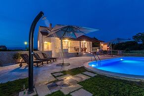 Oasis Village Villa - Heated Pool - H