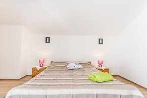 Višnja - Free Parking - B2