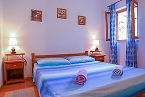 Boro - Free Parking and Grill - A2