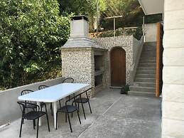 Boro - Free Parking and Grill - A2