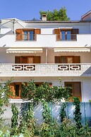 Boro - Free Parking and Grill - A2