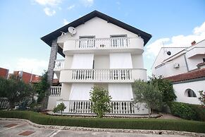 Zora - Garden Terrace and Grill - A2