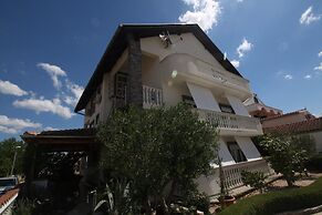 Zora - Garden Terrace and Grill - A2