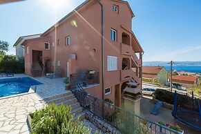 Tomica - Open Pool - A2 Mali