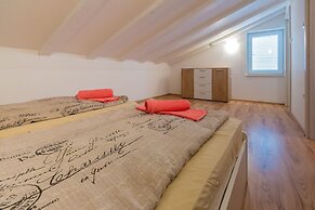 Tomica - Open Pool - A2 Mali