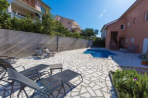 Tomica - Open Pool - A2 Mali