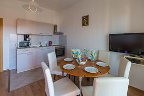 Tomica - Open Pool - A2 Mali